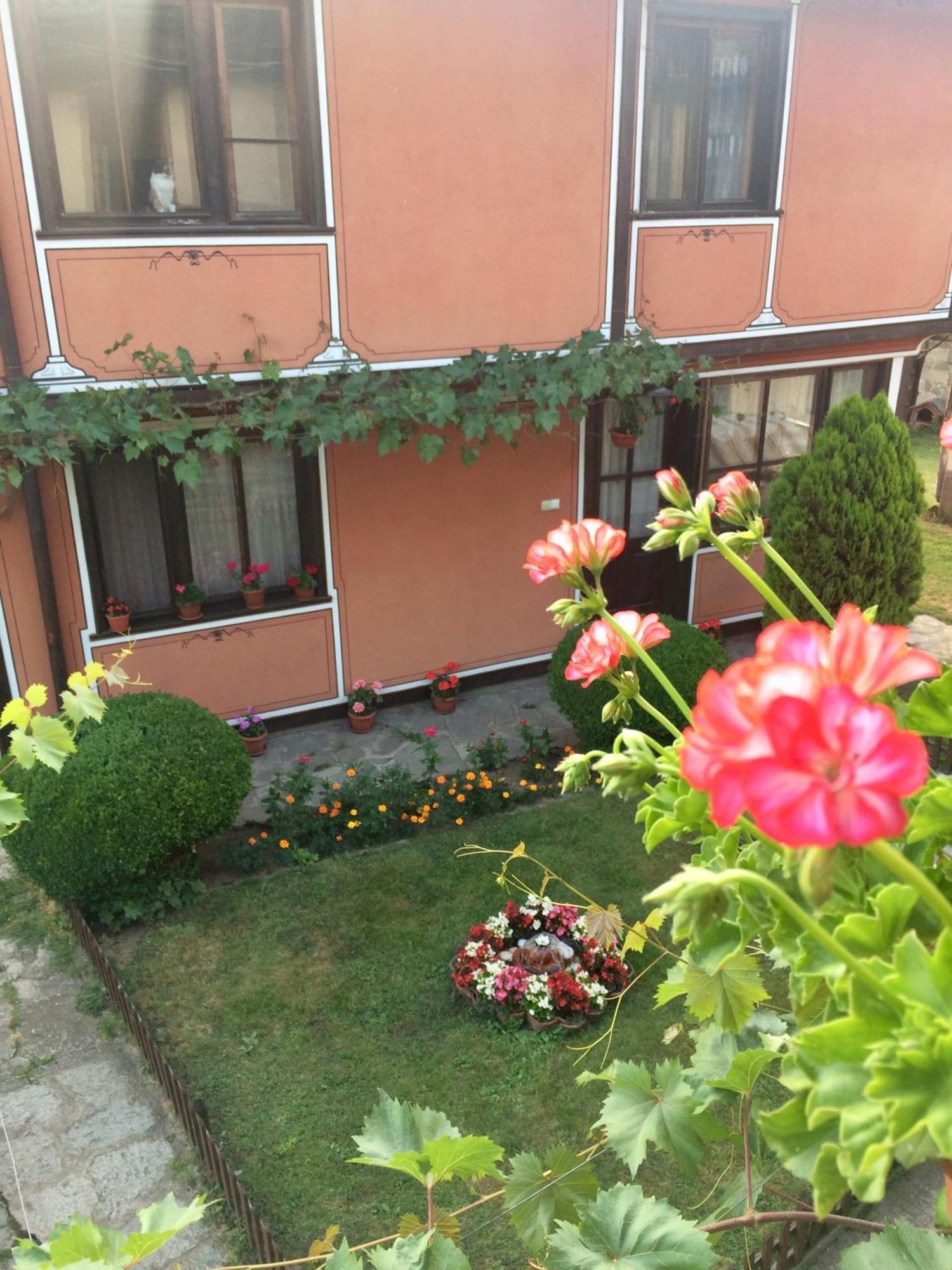 Guest Rooms Dona Koprivshtitsa Ngoại thất bức ảnh