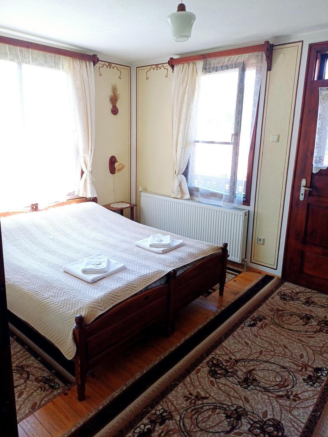 Guest Rooms Dona Koprivshtitsa Ngoại thất bức ảnh