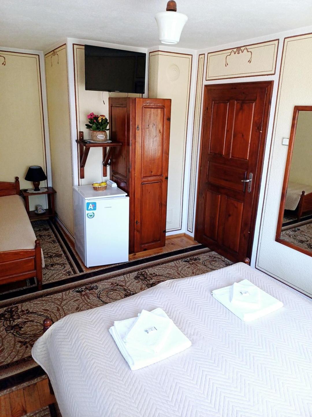 Guest Rooms Dona Koprivshtitsa Ngoại thất bức ảnh