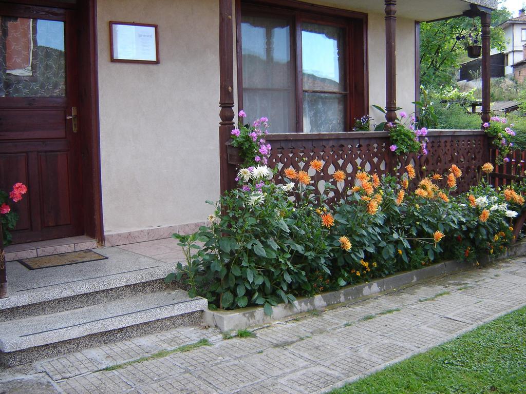 Guest Rooms Dona Koprivshtitsa Ngoại thất bức ảnh